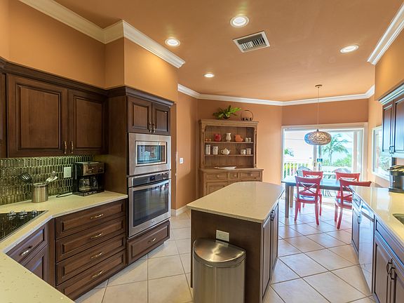 5th image of 15563 Captiva Dr #D