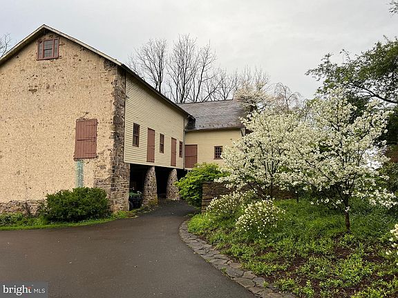 4th image of 6766 Laurel Rd