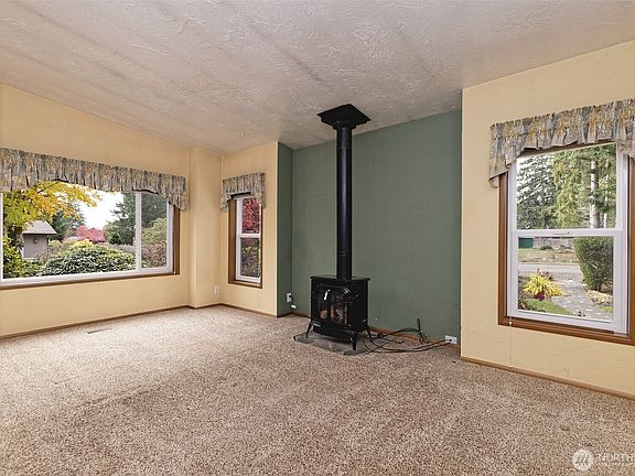 3rd image of 60 E Lakewood Court