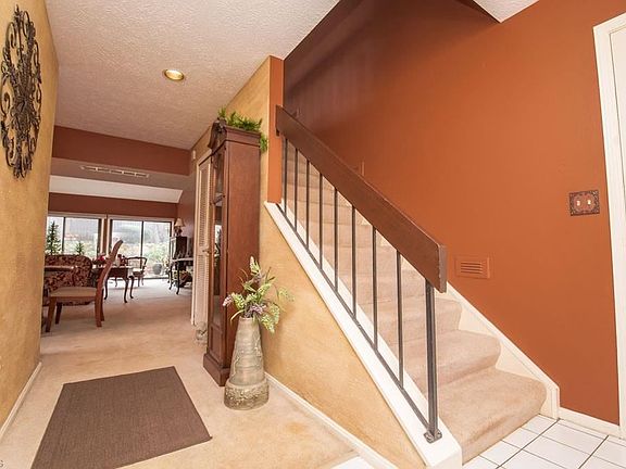 5th image of 455-55 Meadowview Dr