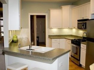 312 Ashwood Dr, Sycamore, IL 60178