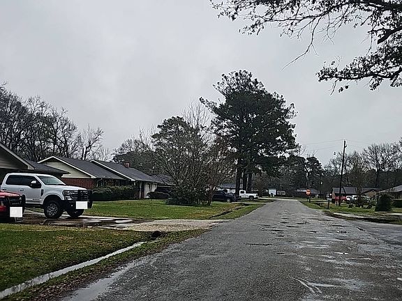 5th image of 321 Lisa Ln