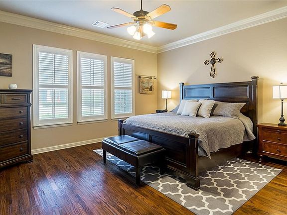 4th image of 5810 Llano Ave