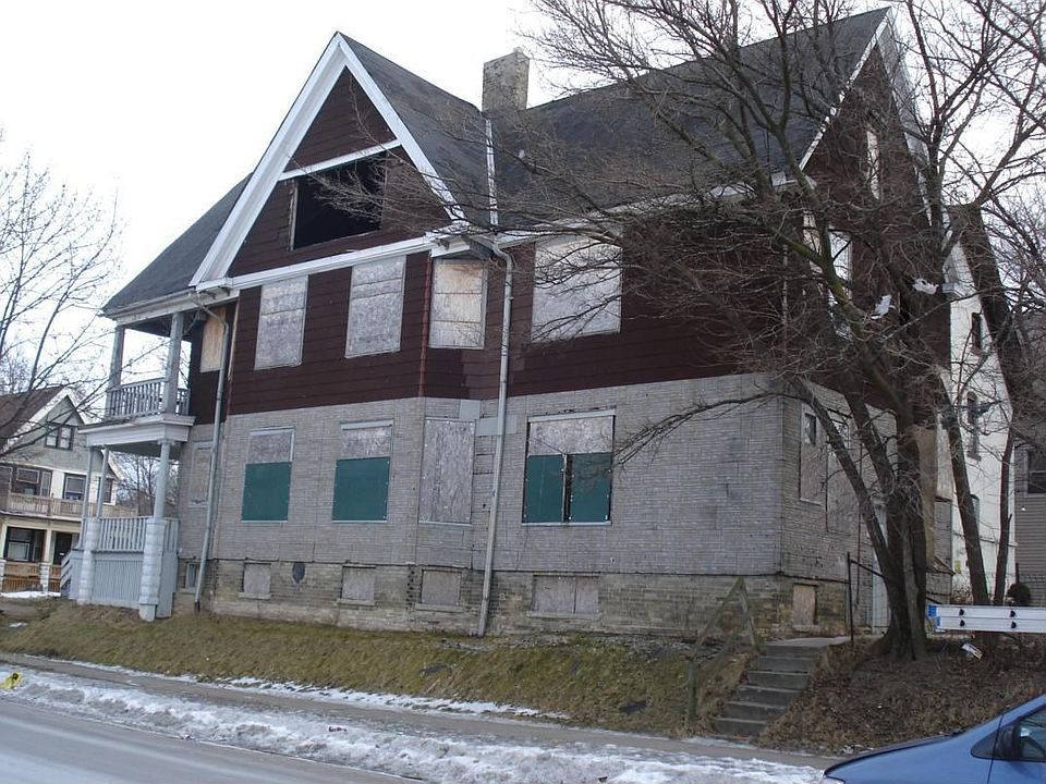 2nd image of 2155 N 34th St