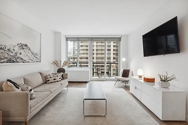 Rented by Greystar | media 14