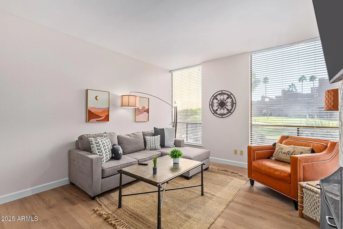 Building Photo - 7401 N Scottsdale Rd #20