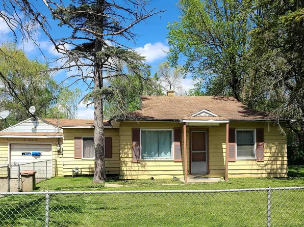 1071 Clovis Ave, Mount Morris, MI 48458