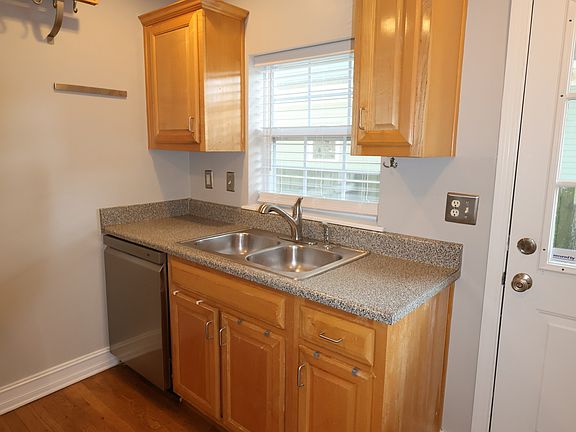 4th image of 285 Oxford Pl NE APT 1