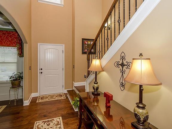 5th image of 275 Wentworth Pl