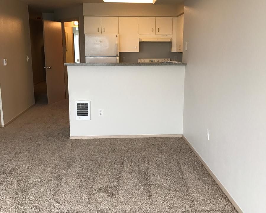 2nd image of 4300 Aurora Ave N APT 402