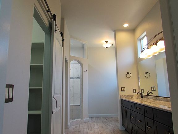 3rd image of 2096 Two Wood Dr