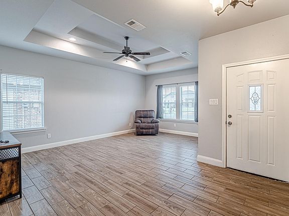 4th image of 4811 Henry St