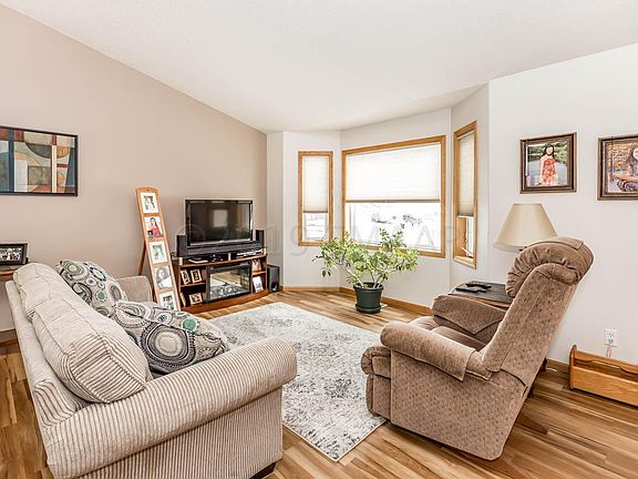 5th image of 877 16th Avenue Ct W