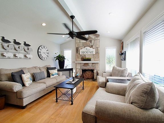 3rd image of 181 San Carlos Way