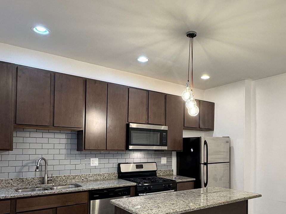 1st image of 3530 W Armitage Ave #3R