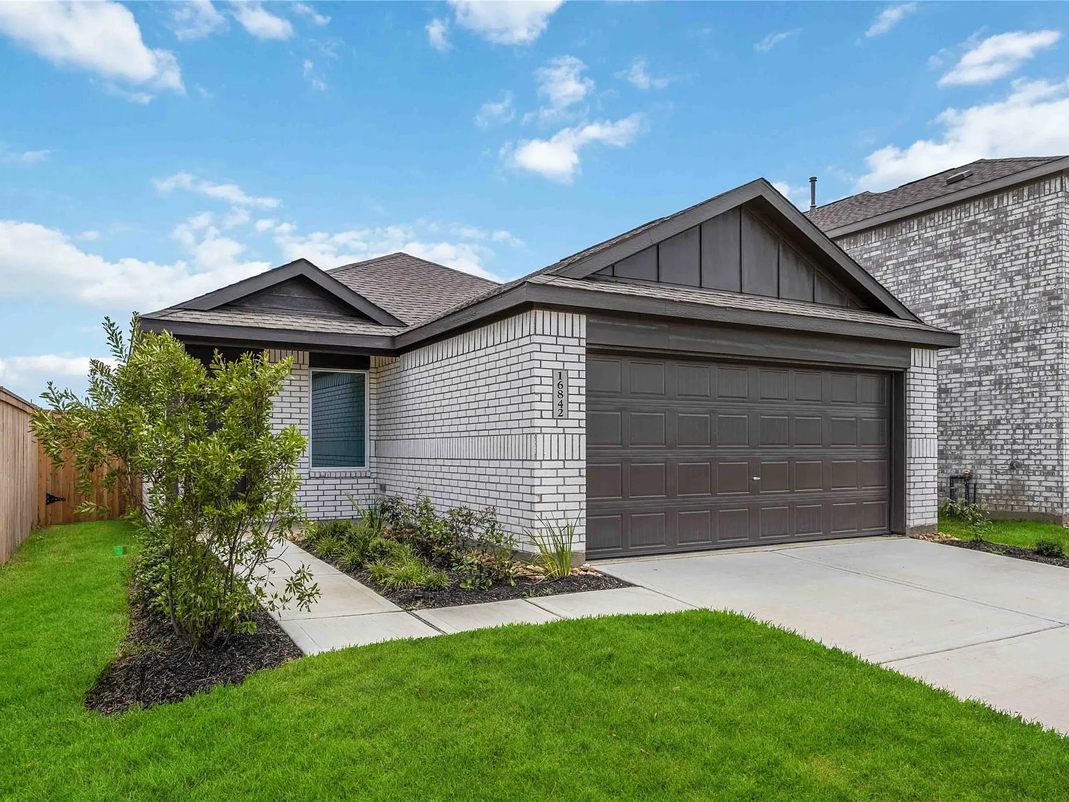 4 bed, 2.0 bath, 1670 sqft, $1,950 — Photo 3