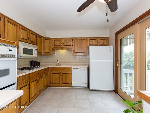 3rd image of 27 Pebblewood Trl #27