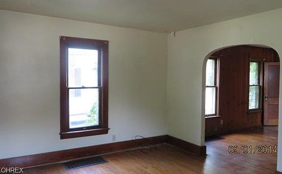 4th image of 825 Lexington Ave