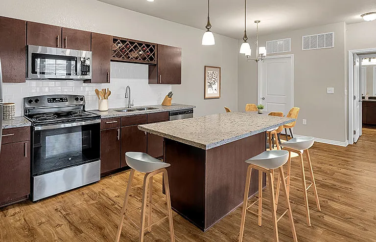 Retreat at Fremaux Town Center Apartments — Photo 6
