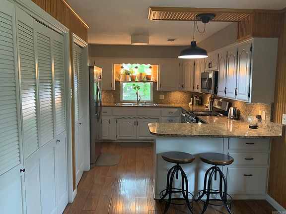 2nd image of 1120 Lakeshore Pl