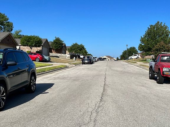 4th image of 307 Belo Dr