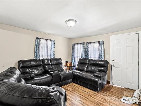 4th image of 1849 Hilltop Cir