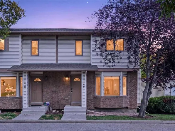 32 N Patina Park SW, Calgary, AB T3H 3E1