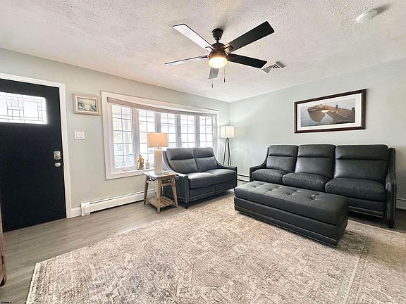 4th image of 117 Lincoln Dr