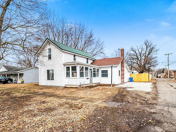 3rd image of 205 W Poplar St