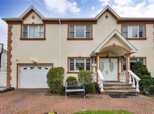 12 Maple St, Roslyn Heights, NY 11577