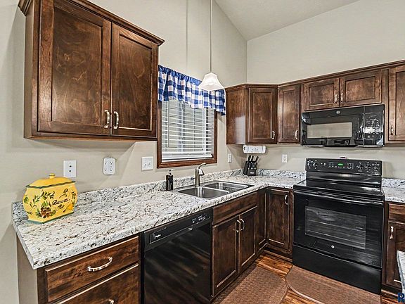 4th image of 6105 W Maxwell Pl