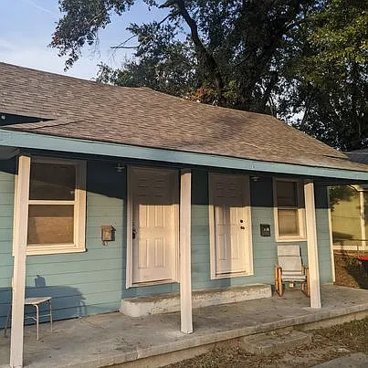 301B Sampson Ave