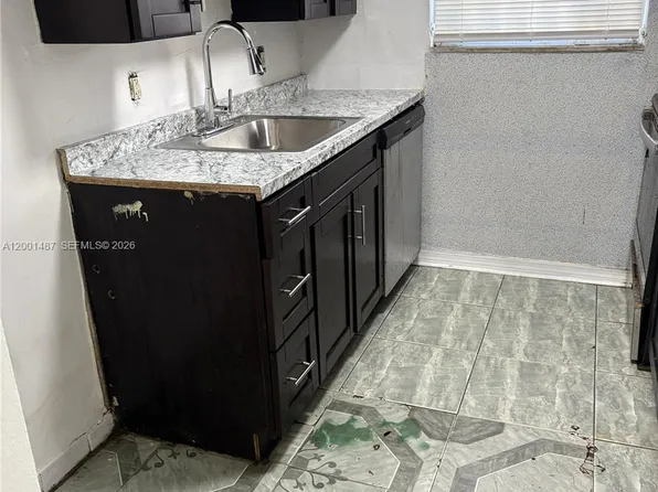 270 NE 142nd St #14A, Miami, FL 33161