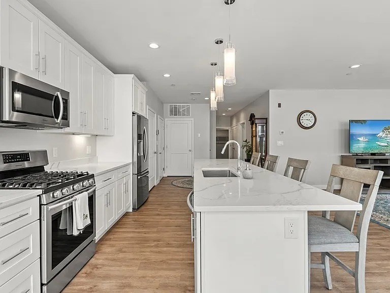 642 Main St #301 — Photo 1