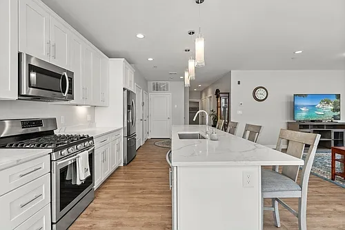 642 Main St #301 Photo 1