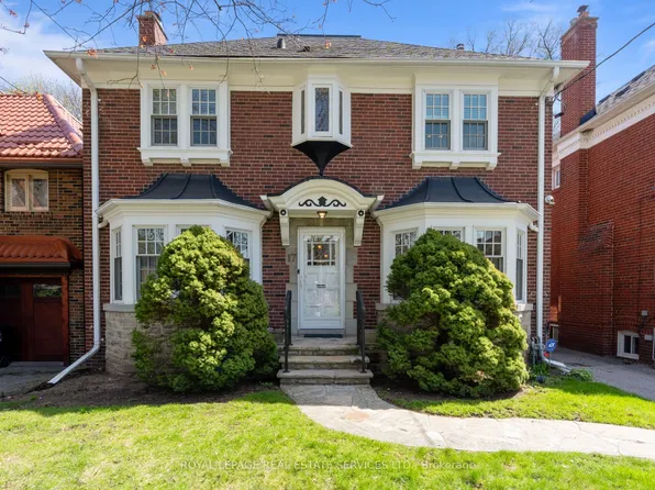17 Kings Lynn Rd, Toronto, ON M8X 2M9