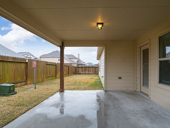 3rd image of 7411 Kirby Dr