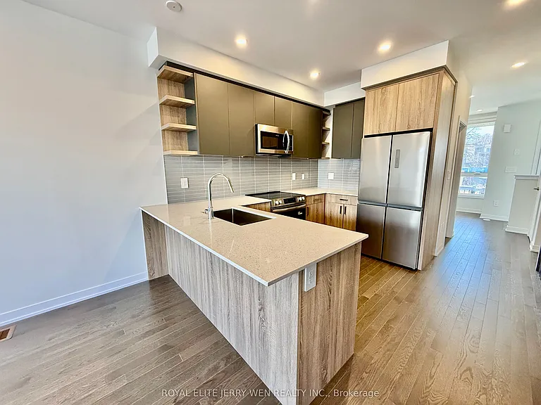 46 Green Gardens Blvd — Photo 5