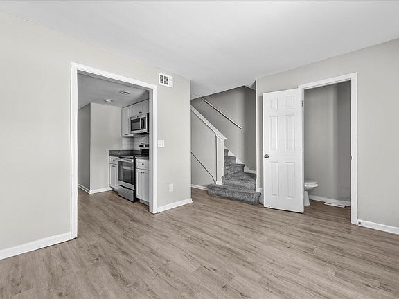 3rd image of 2604 Campbellton Road #D2