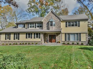 7 Sycamore Ct, Ramsey, NJ 07446