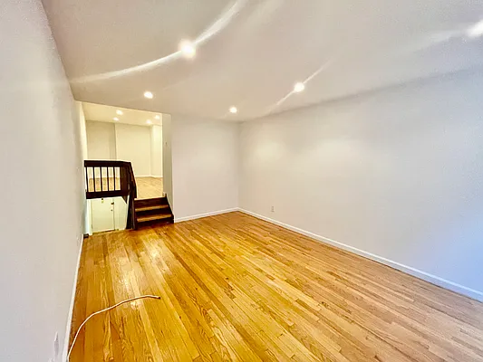 Rented by Compass | media 14