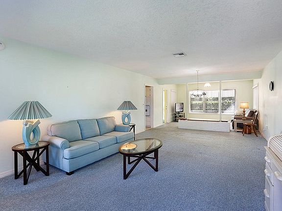 5th image of 9326 Jamaica Dr