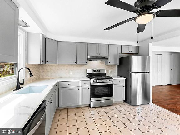 3rd image of 131 Sturbridge Dr