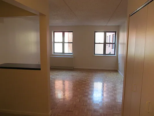 Rented by Lisa Management | media 17