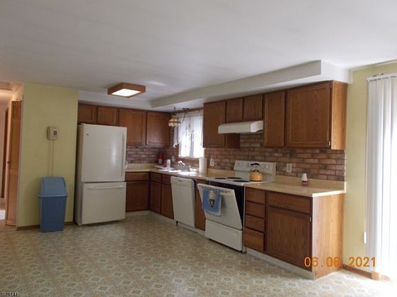 2nd image of 3 Deer Ln