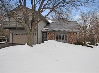 17150 W Woodland Dr, Grayslake, IL 60030
