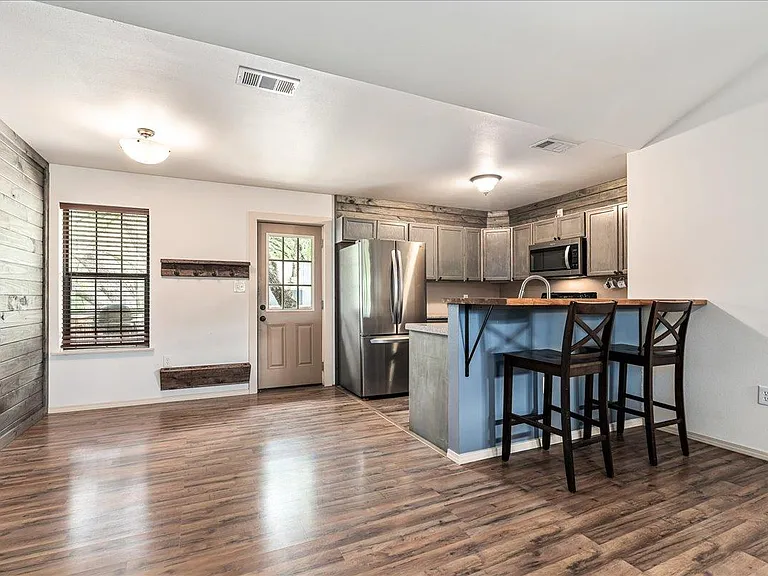408 Breezing Ln — Photo 12