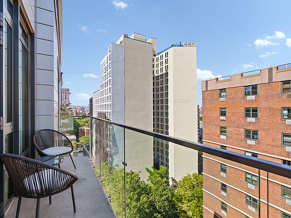 3rd image of 112 Fleet Pl APT 12A