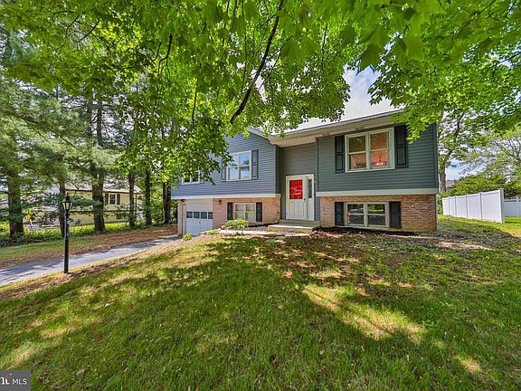 3rd image of 203 Cathy Ann Dr