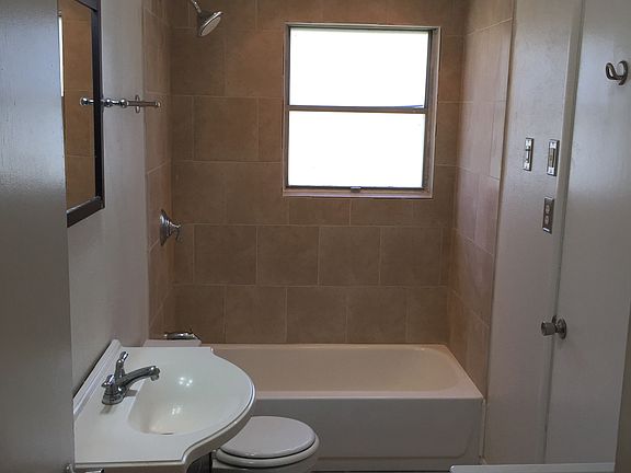 3rd image of 908 Milam Dr